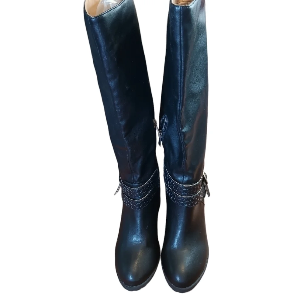 Super cute Wedge Riding Boots EUC size 6